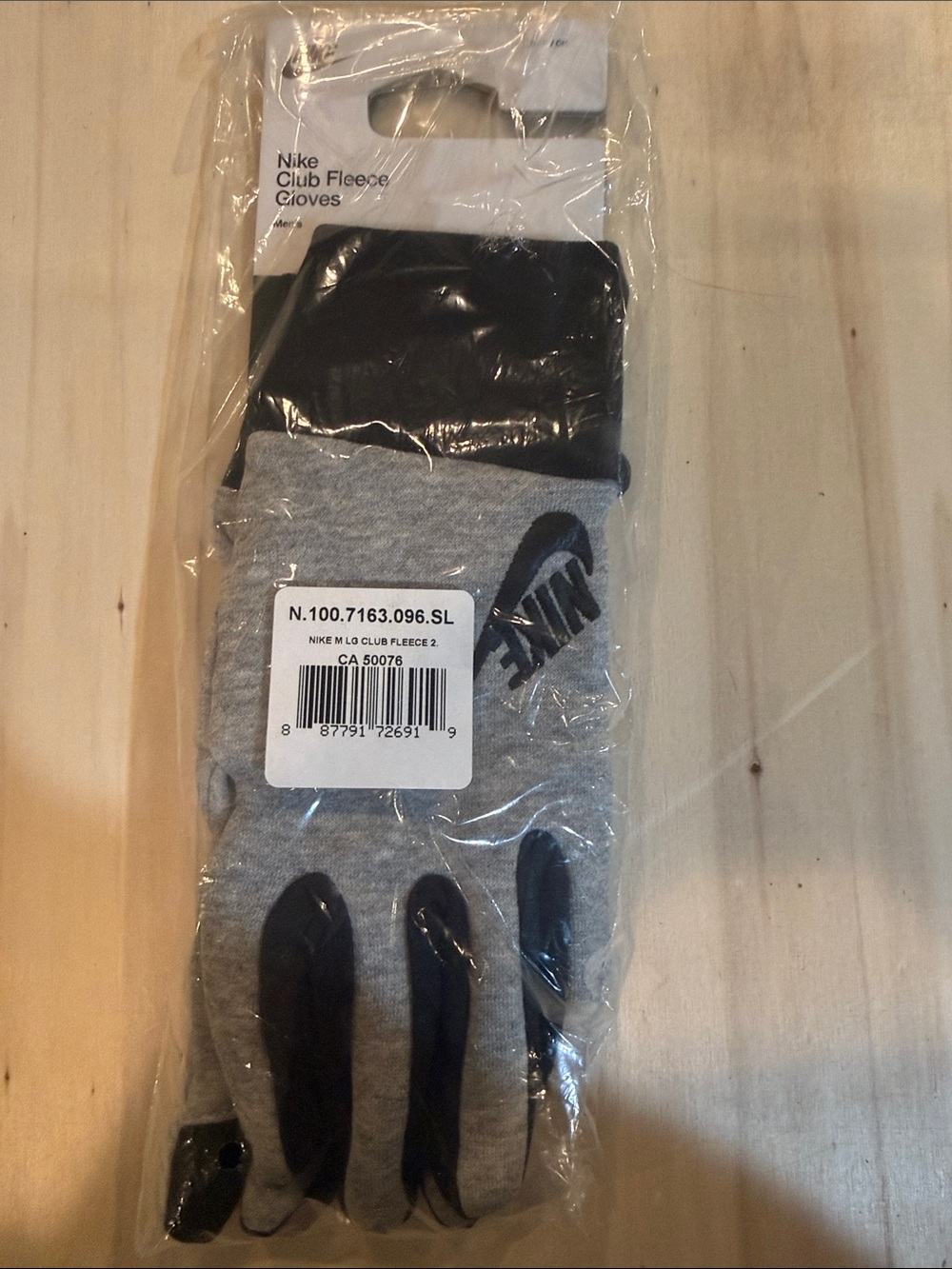 Nike Men’s Club Fleece Gloves — Gray and Black